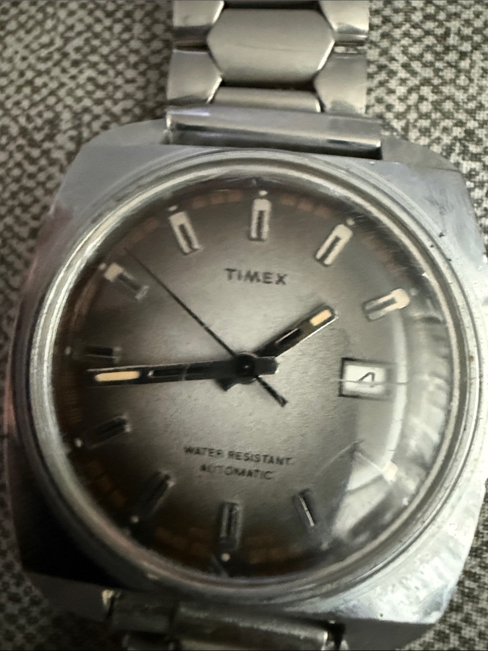 Vintage Timex Men’s Automatic Date Water-Resistant Silver - Picture 3 of 8